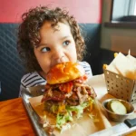 Fastfood slår hårdt mod unges sundhed
