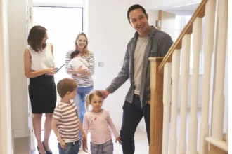 Den britiske familie, der byttede parcelhuset ud med hele verden