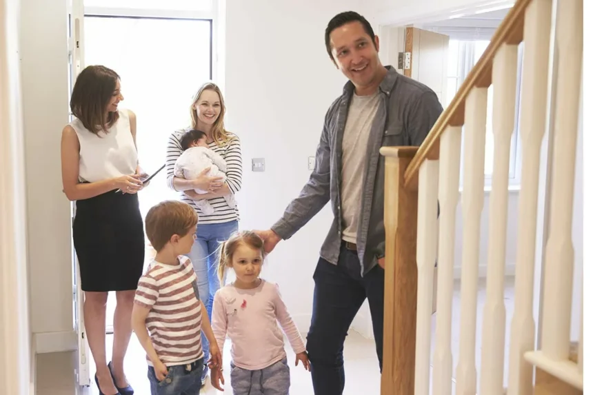 Den britiske familie, der byttede parcelhuset ud med hele verden