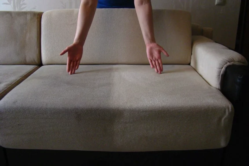 Dine sofa som ny – uden kemirens: 1 liter kogende vand + 2 skeer "guldstøv" gør mirakler!