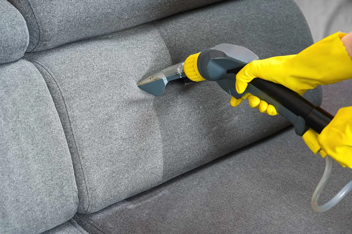 Dine sofa som ny – uden kemirens: 1 liter kogende vand + 2 skeer "guldstøv" gør mirakler!