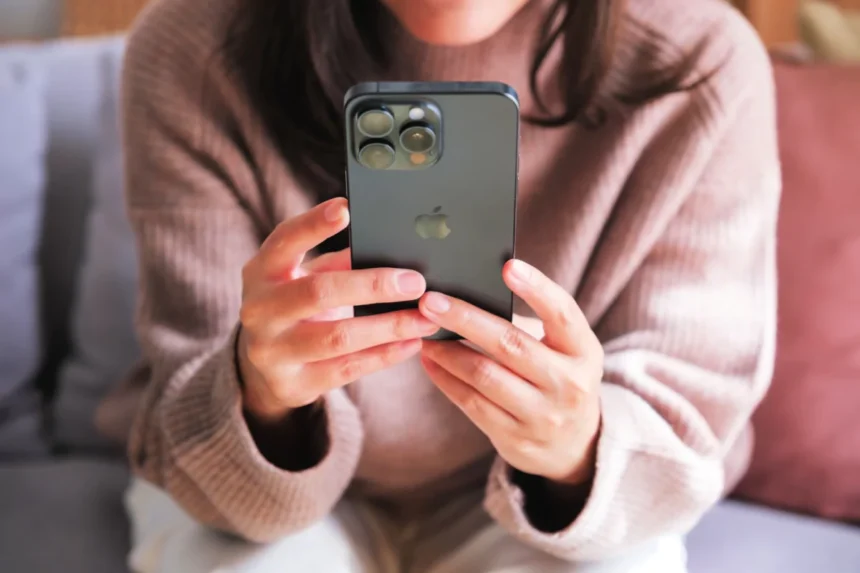 Kan man fjerne ridser fra iPhone-skærmen: Eksperterne forklarer, hvad der virkelig virker!