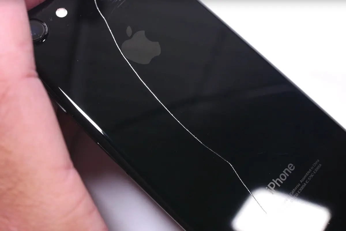 Kan man fjerne ridser fra iPhone-skærmen: Eksperterne forklarer, hvad der virkelig virker!