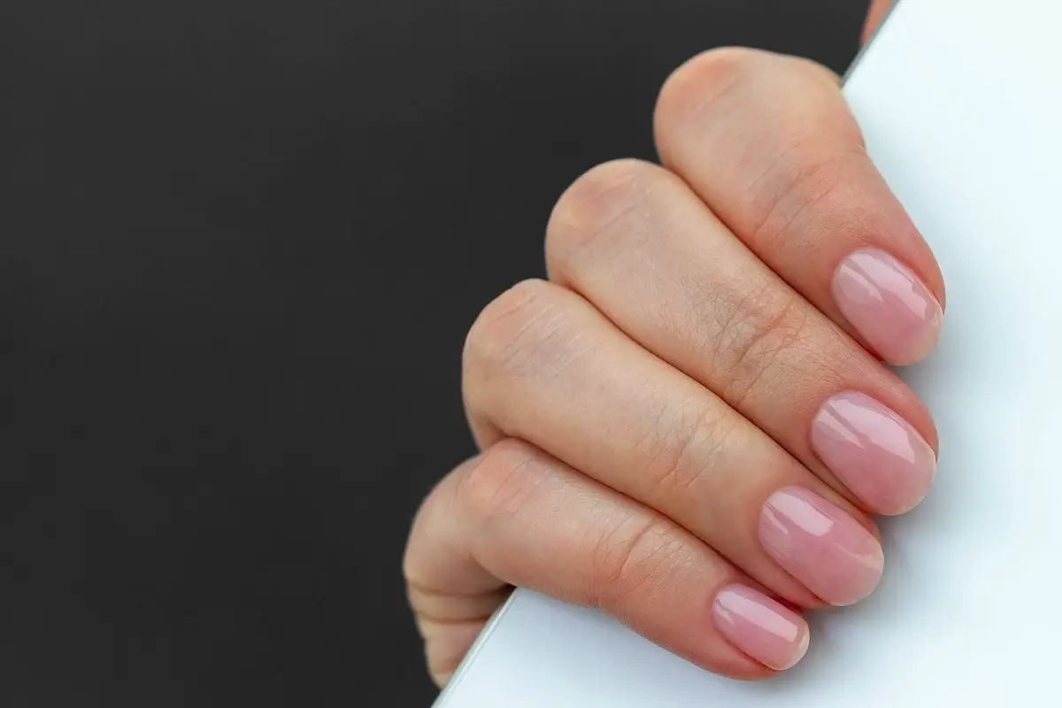 Drop gel-lakken for altid: Den nye naturlige manicure, som gør dine negle stærkere og smukkere end nogensinde før