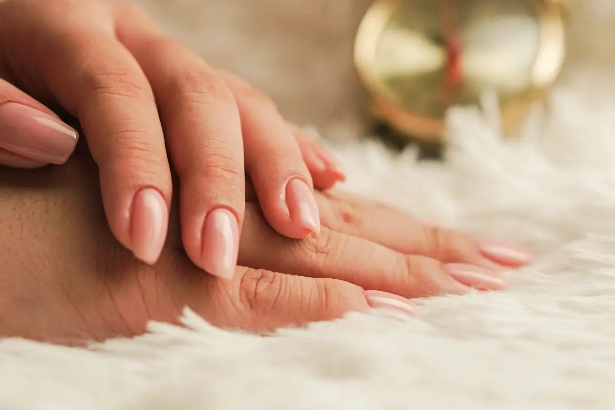 Drop gel-lakken for altid: Den nye naturlige manicure, som gør dine negle stærkere og smukkere end nogensinde før
