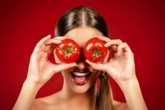 En tomatmaske, der gør din hud klarere og mere spændstig på få uger