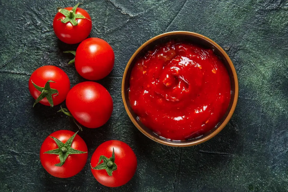 En tomatmaske, der gør din hud klarere og mere spændstig på få uger
