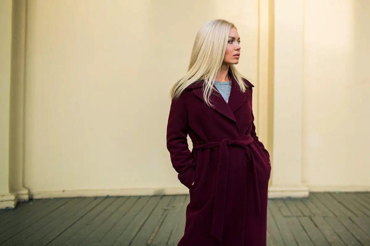 Hvilken farve på tøj gør kvinden yngre: Stylisterne har udvalgt 6 heldige nuancer!