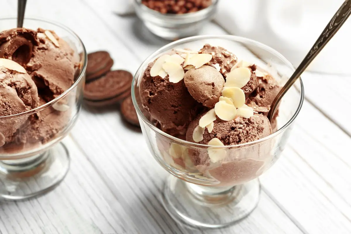 Keto-chokoladeis uden mælk og uden sukker – den cremede synd, du må spise hver dag