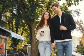 Kæreste i Danmark: Et ord, der dækker alt – fra sommerflirt til livslang hygge!