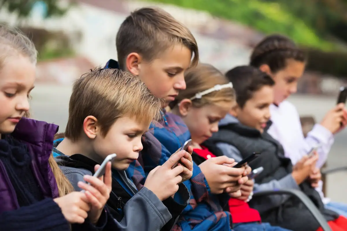 Hvorfor forbyder Danmark børn at downloade det populære app
