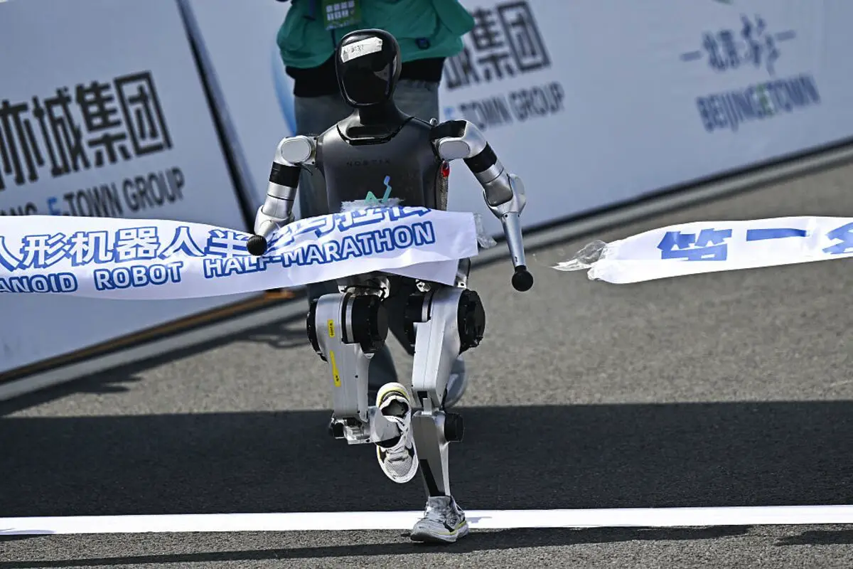 Kinesisk robot sætter verdensrekord: 106 km uden pause – en vandring, der overrasker alle