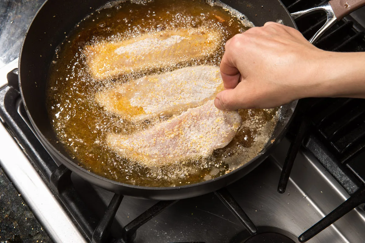Drop melet for evigt: Sådan steger du fisk uden en eneste olieplet og uden fiskelugt i hele huset