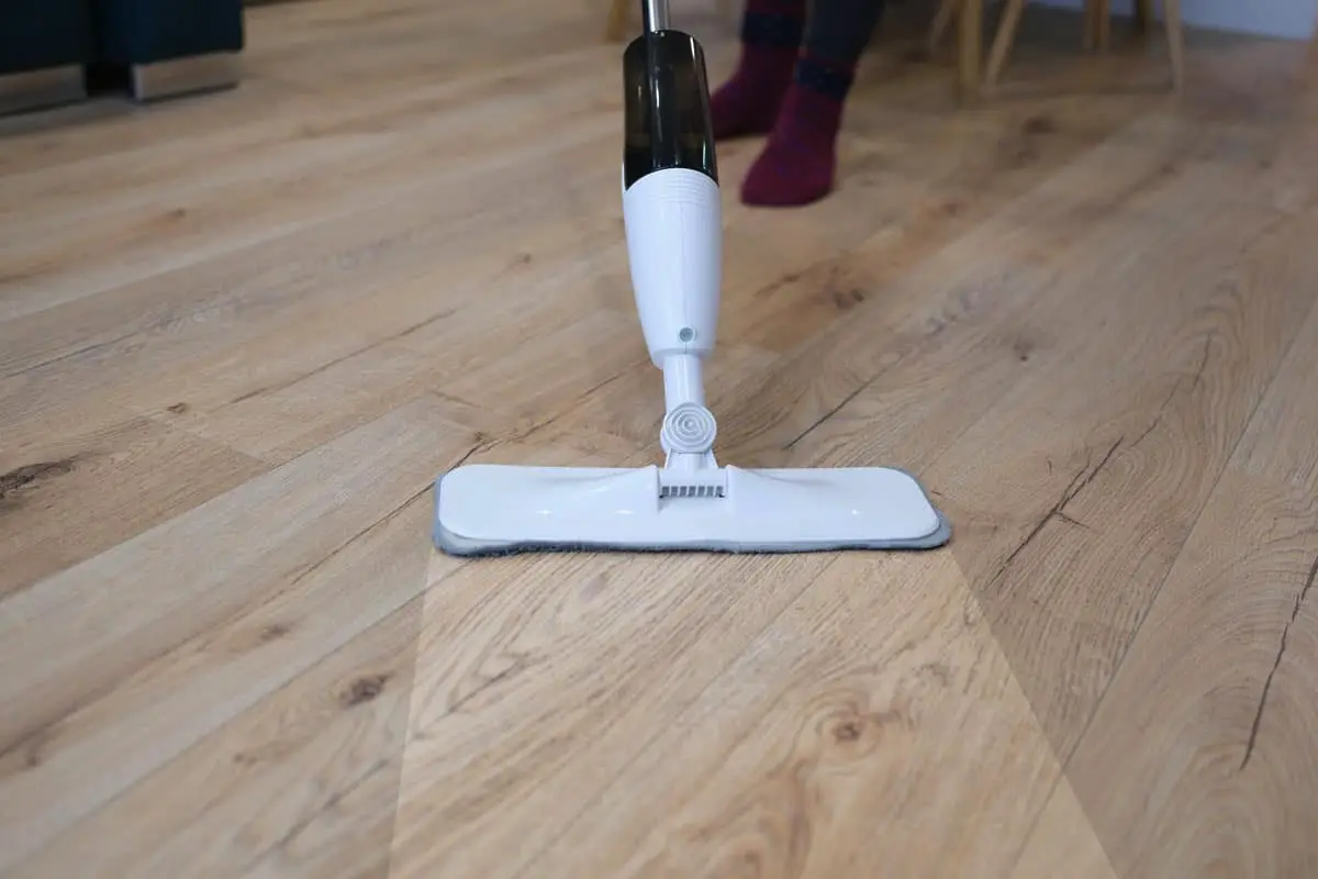 Hvorfor har danskerne droppet almindelige mopper – og skiftet til en nyhed, der er lynhurtig og knap bliver snavset!