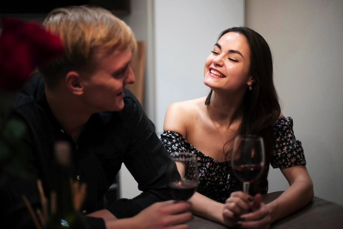 Første date på dansk: Kaffe, frisk luft og ægte grin – uden at sprænge budgettet!