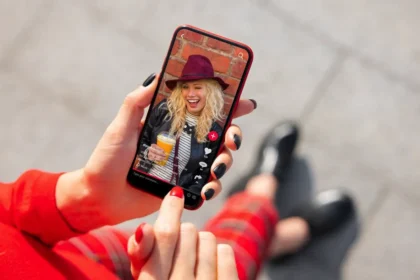 Den almindelige scrolling, der langsomt ødelægger din hjerne