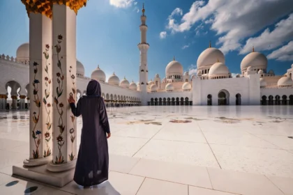 Væltet tårn i Dubai: Den nyeste himmel-skraper, der hænger fra en asteroide