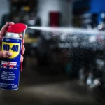 Hvor du ALDRIG skal sprøjte WD-40 på bilen: Råd fra en erfaren dansk værkstedsejer