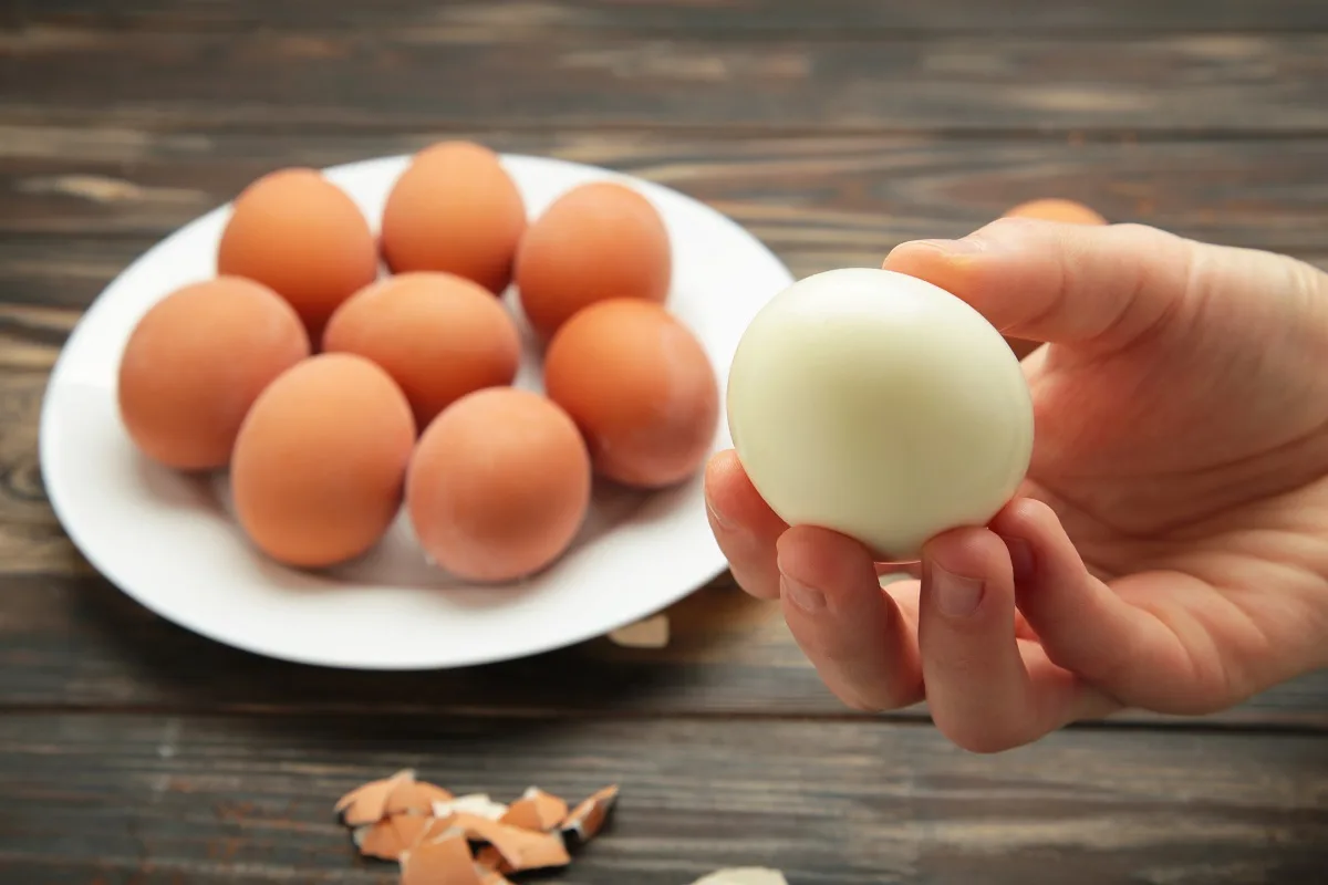 Sådan koger du perfekte æg hver eneste gang – den hemmelige professionelle metode, der giver silkeglat hvide, knaldgul yolk og skal, der falder af selv