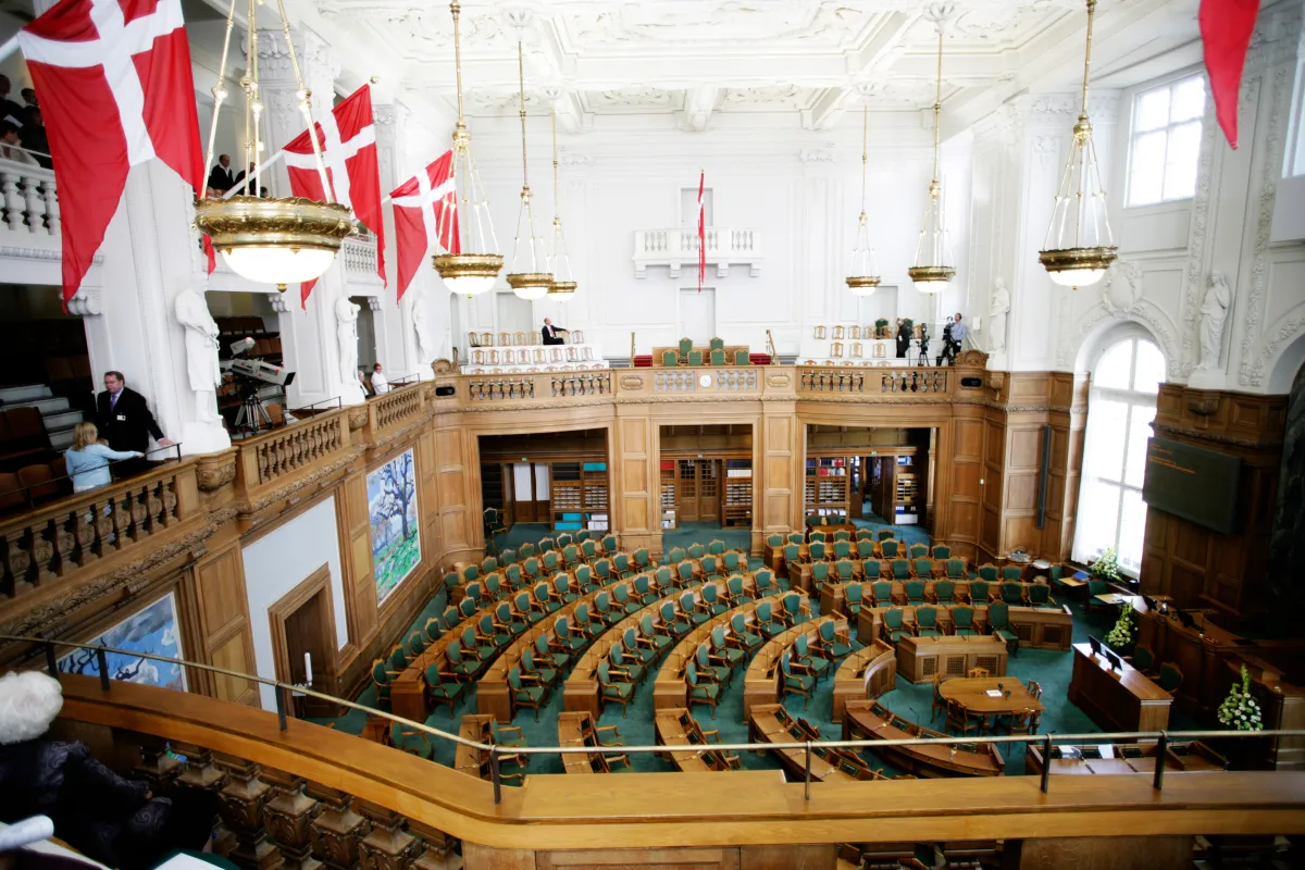 Danmark mod deepfakes: Ny lov giver dig rettigheder over dit ansigt!