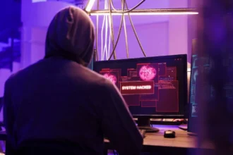 Sådan holder du dig sikker på nettet – de vigtigste do’s and don’ts, du skal kende nu