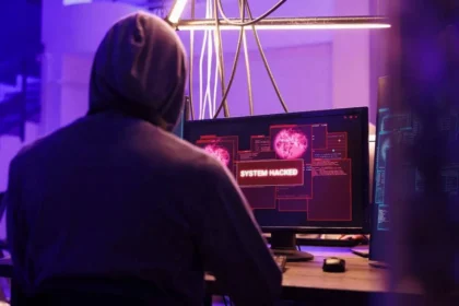 Sådan holder du dig sikker på nettet – de vigtigste do’s and don’ts, du skal kende nu