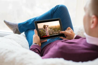 Sådan spotter du ægte videoer fra deepfakes: Nemme tegn på AI-indhold