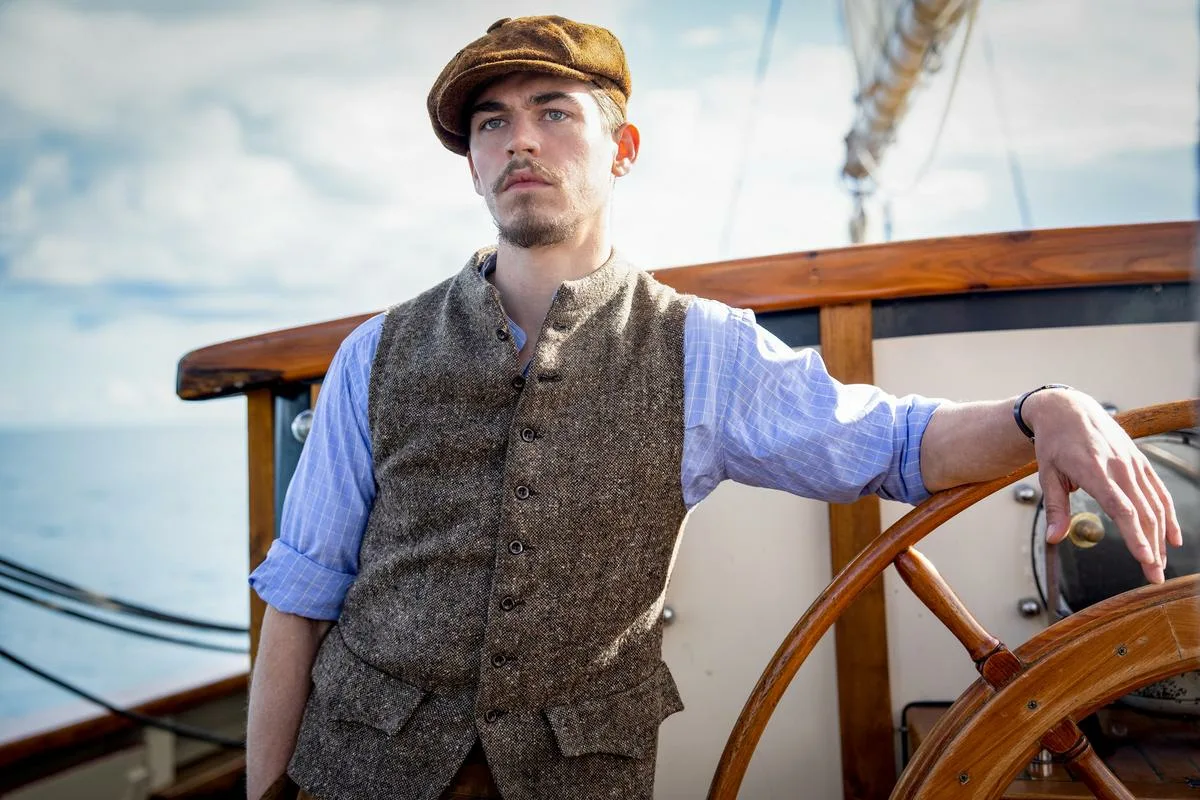 Guy Ritchie vender tilbage til Sherlock Holmes – nu som serie om den unge detektiv