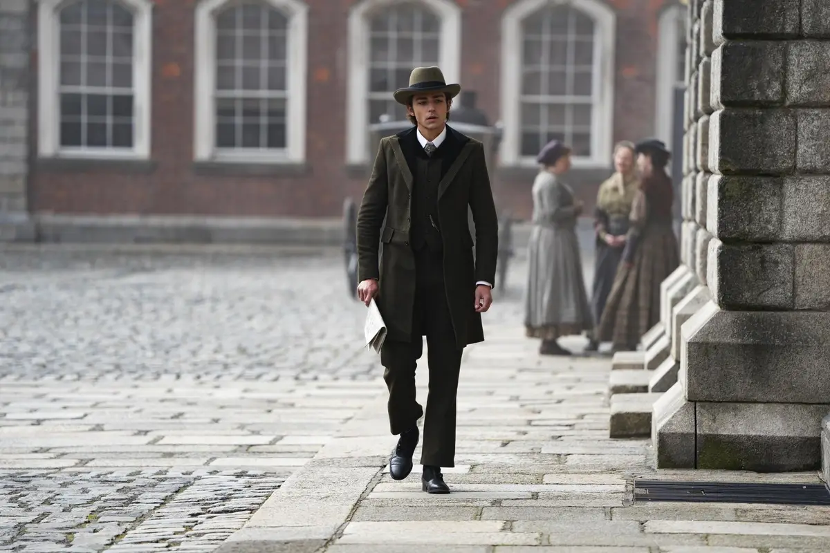 Guy Ritchie vender tilbage til Sherlock Holmes – nu som serie om den unge detektiv