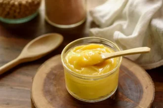 Hvad er fordelene ved ghee-smør, og hvordan adskiller det sig fra almindeligt smør?