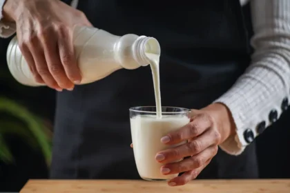 En kvinde drak kefir hver dag i en måned – her er, hvad hun oplevede