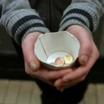 Han var hjemløs – men levede som millionær på kvinders regning i 10 dage