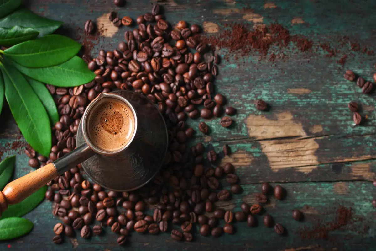 Instant kaffe vs brygget kaffe: Hvilken er sundere, og kan du drikke den hver dag?