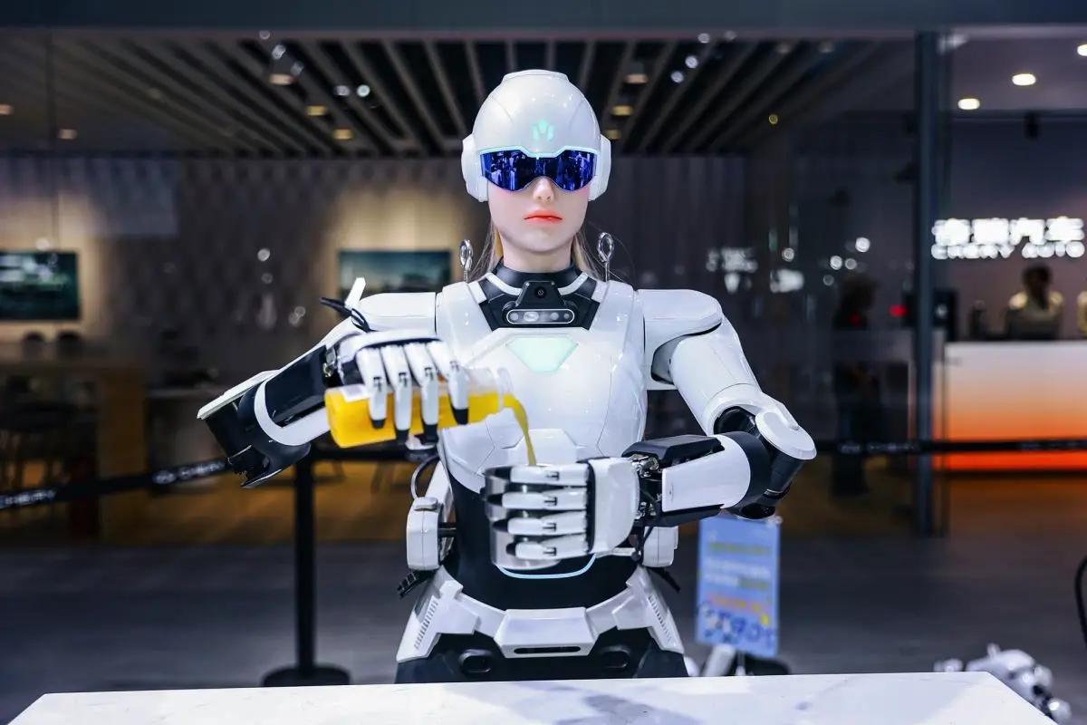 LG CLOiD: Den nye humanoid-robot, der skal overtage dit hjem