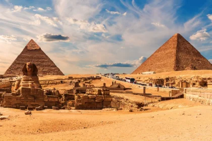 Arkæologer finder 13 meter lang "Bog om de døde" i egyptisk grav – den første komplette i området