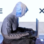 Statue af Satoshi Nakamoto opstillet på New York Stock Exchange
