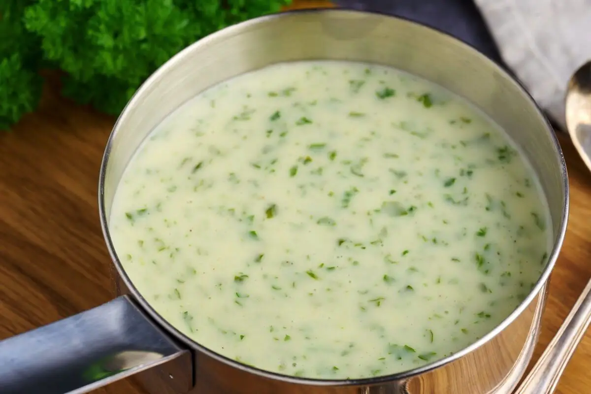 Når julen kalder på flæsk og sauce: En klassiker til bordet