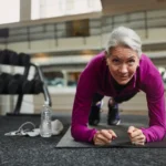 10-minutters træning: Stærkere mave efter 50 – bedre end en times cardio