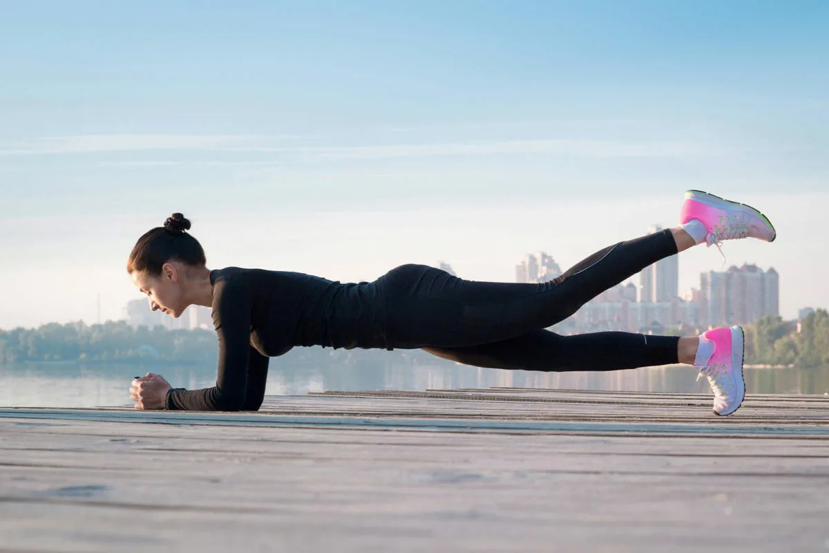 10-minutters træning: Stærkere mave efter 50 – bedre end en times cardio