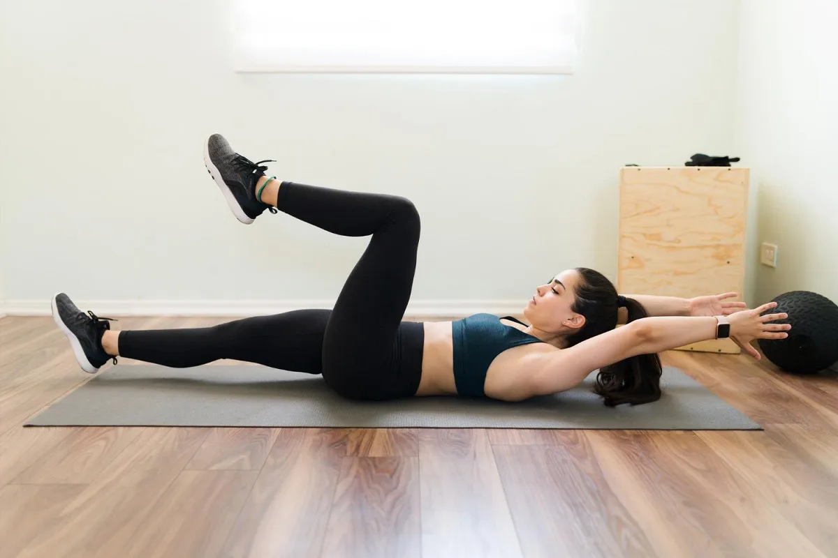 10-minutters træning: Stærkere mave efter 50 – bedre end en times cardio