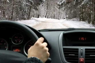 Hvor længe skal du køre på motorvejen for at oplade bilbatteriet? Sandheden uden myter