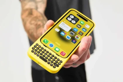 Clicks Communicator: Kun beskeder, fysisk tastatur, microSD, 3,5 mm og intet andet