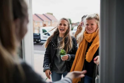 Hvornår "gæster på kaffe" bliver en byrde: Sådan sætter du grænser blødt, men bestemt