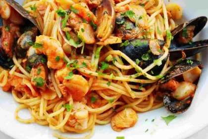 Middelhavsaften: Muslinger med pasta – simpelt og fantastisk
