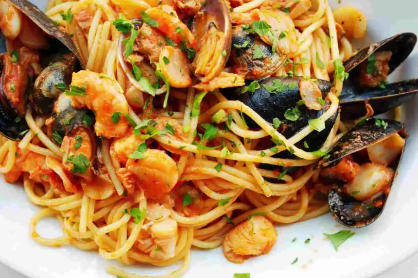 Middelhavsaften: Muslinger med pasta – simpelt og fantastisk