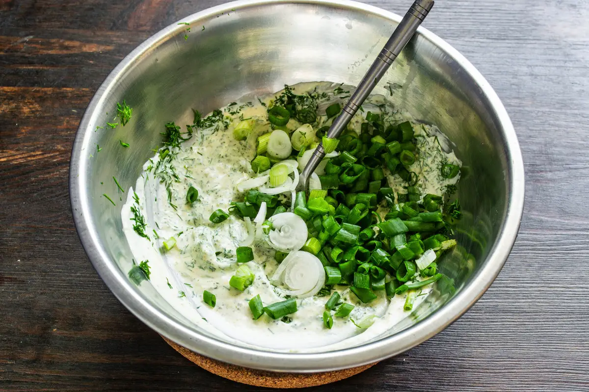 Dansk kartoffelsalat: Cremet og super nem klassiker