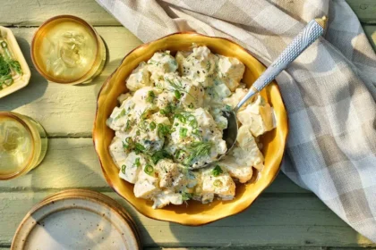Dansk kartoffelsalat: Cremet og super nem klassiker