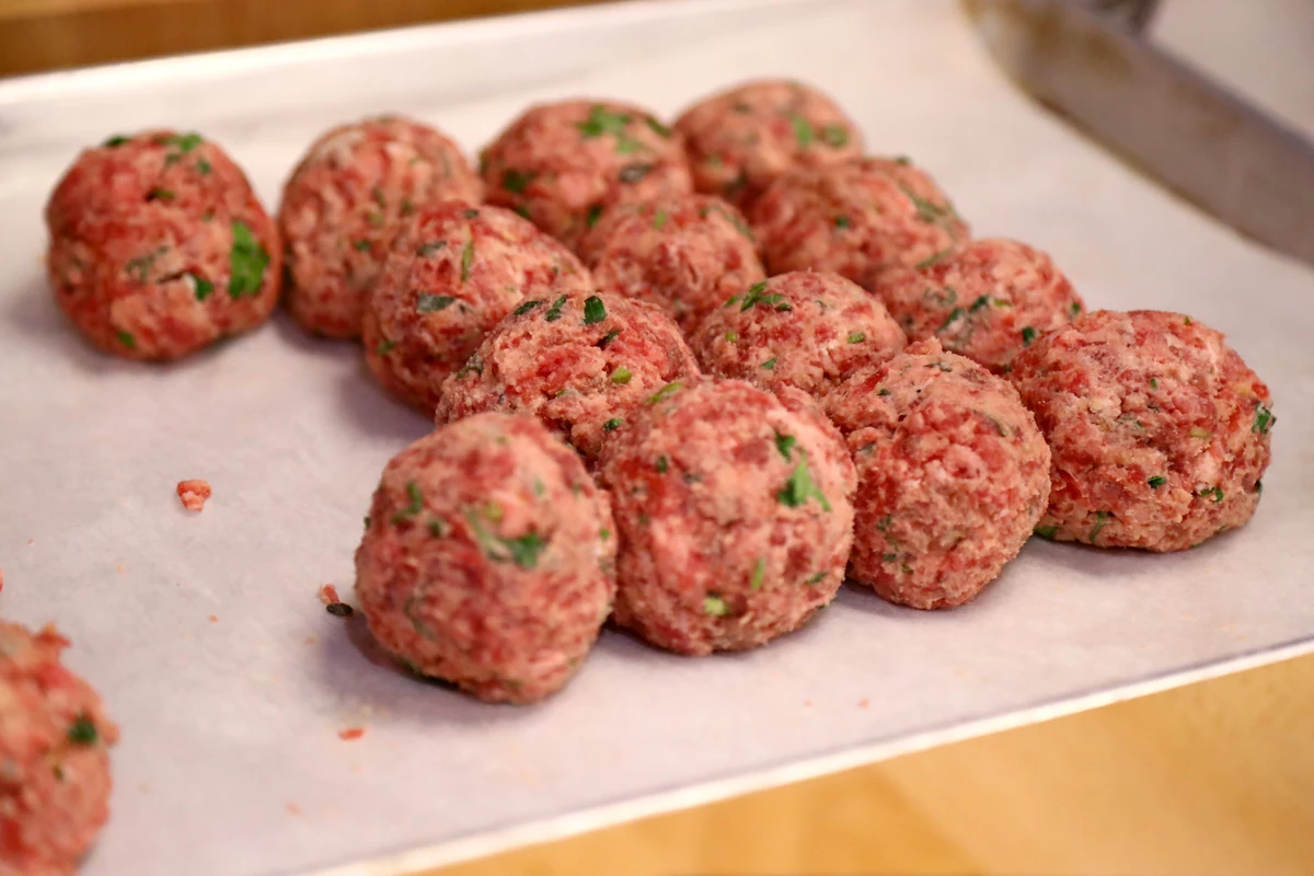 Frikadeller – den klassiske danske opskrift, der altid hitter