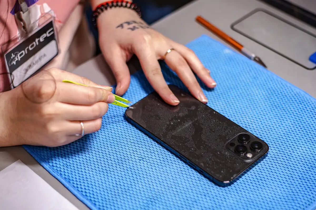 Beskyttelsesglas eller hydrogel-film – hvad skal du vælge til din smartphone?