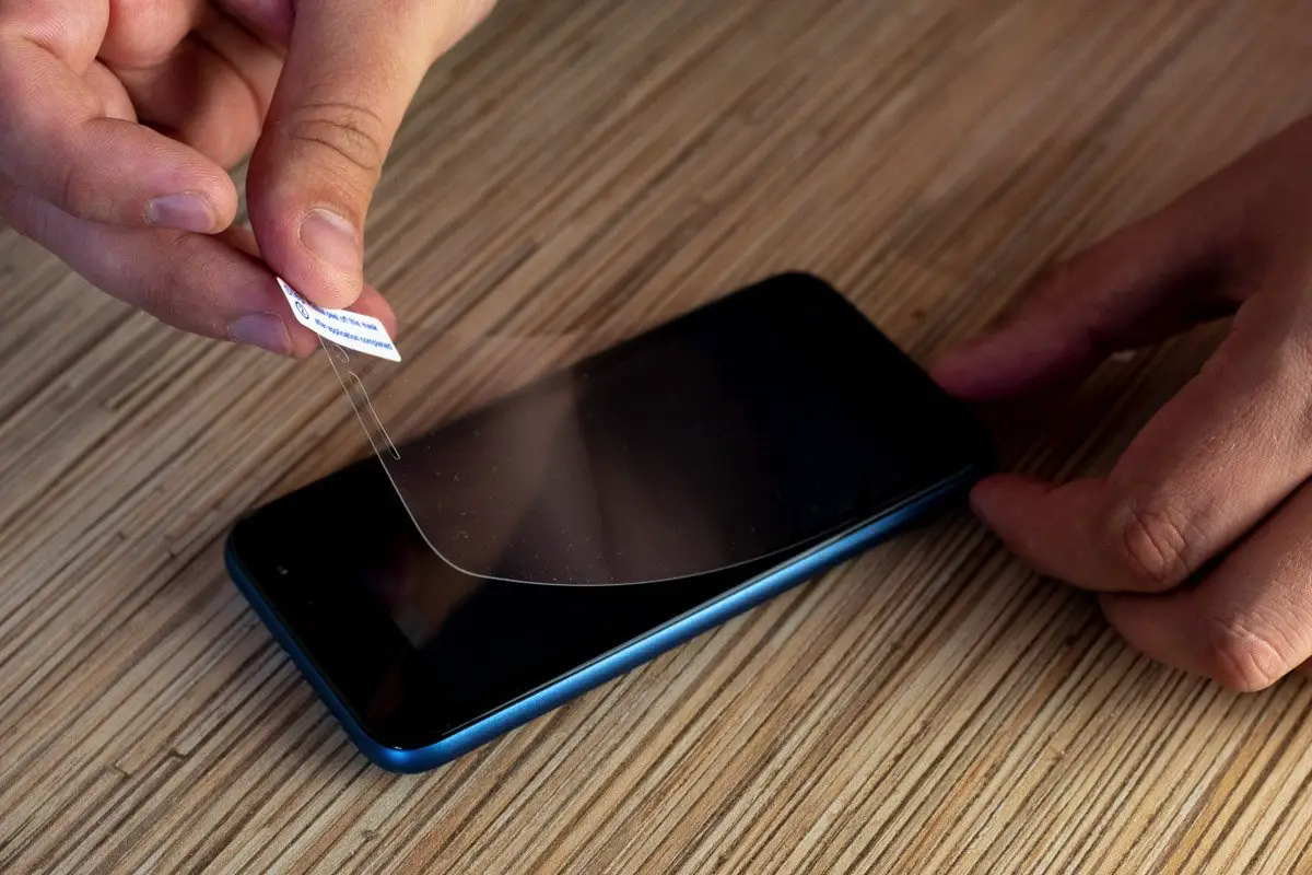Beskyttelsesglas eller hydrogel-film – hvad skal du vælge til din smartphone?